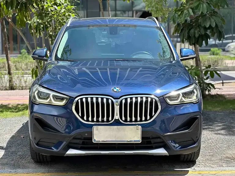 BMW X1 sDrive25 Li Leading