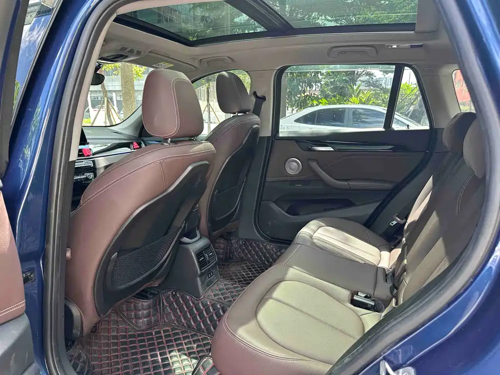 BMW X1 sDrive25 Li Leading