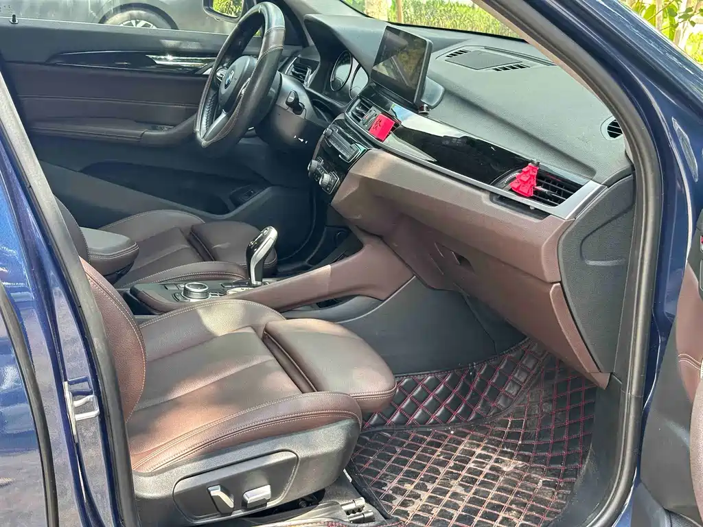 BMW X1 sDrive25 Li Leading