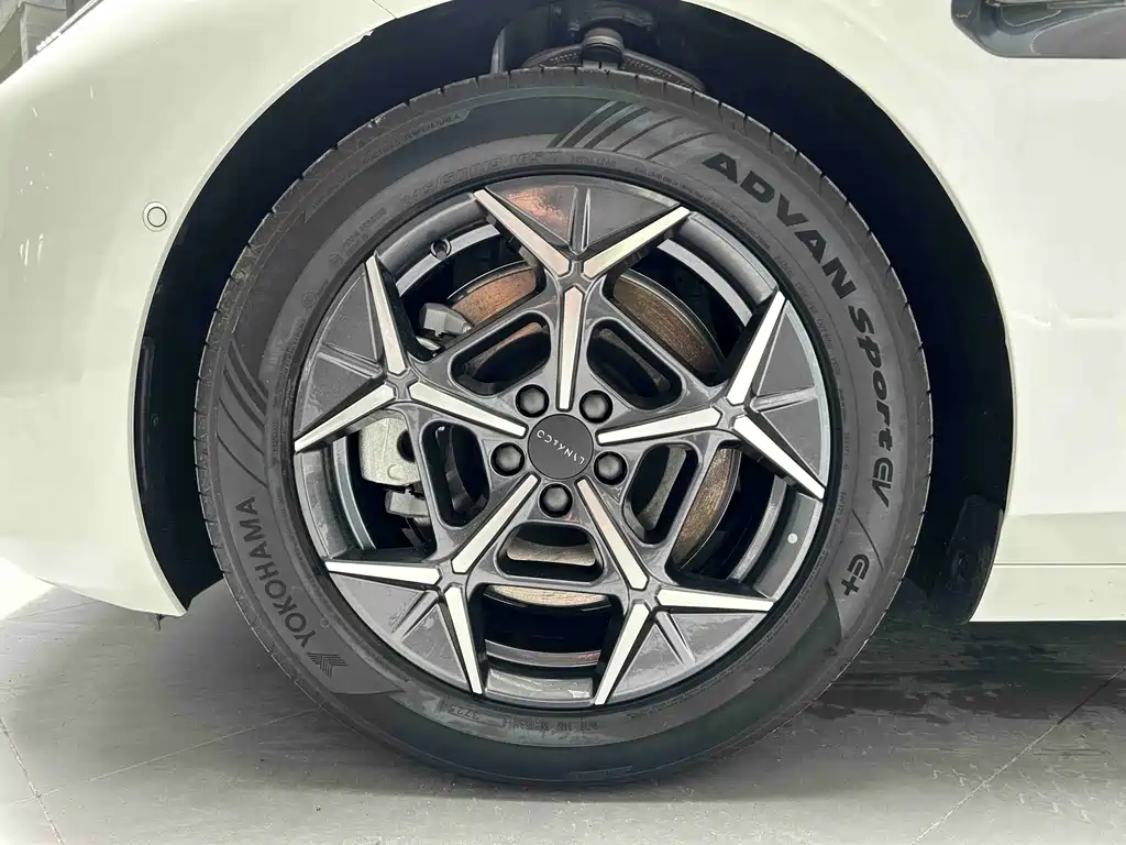 Lynk & Co 10 EM-P 领克10 2025款 240四驱Ultra