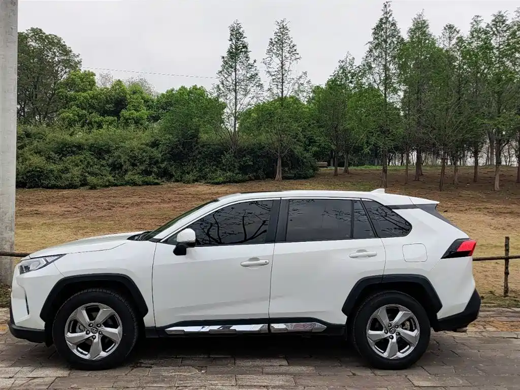 RAV4 Dual Engine 2.5 L E-CVT 2 WD Elite