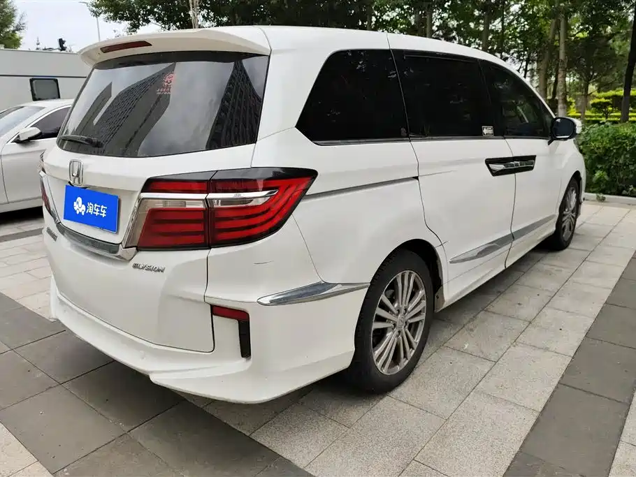 Elysion 2.4 L Luxury