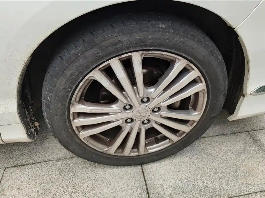 Elysion 2.4 L Luxury