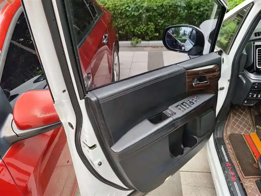 Elysion 2.4 L Luxury