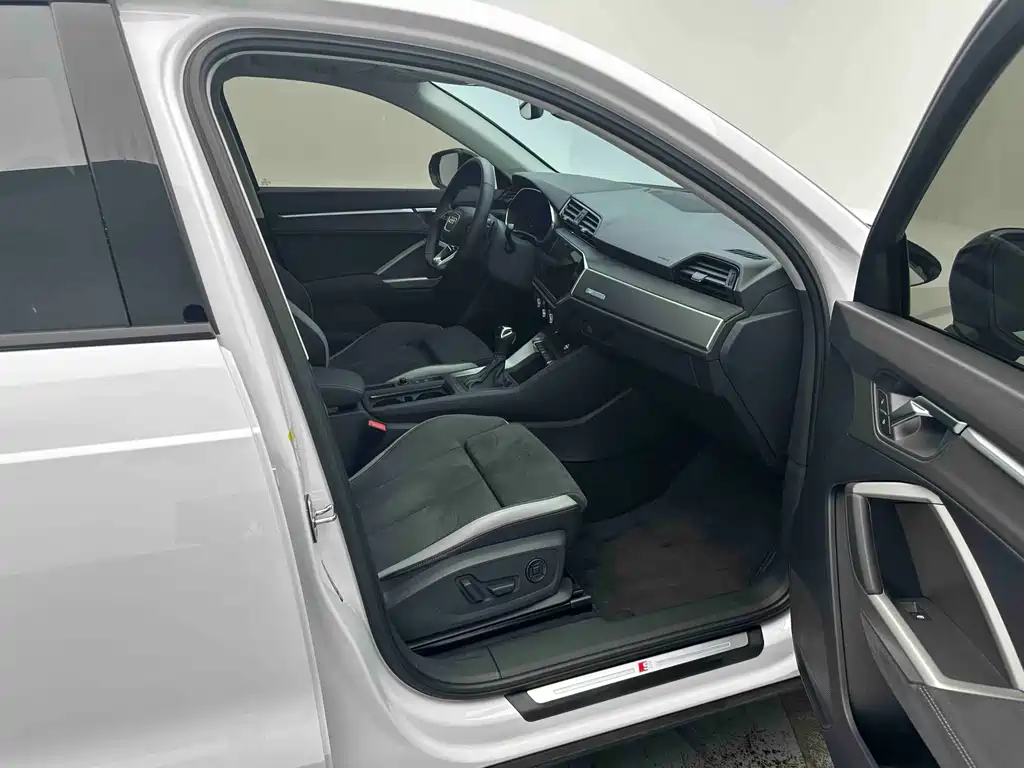 Audi Q3 35 TFSI Fashion Dynamic (1.4 T)