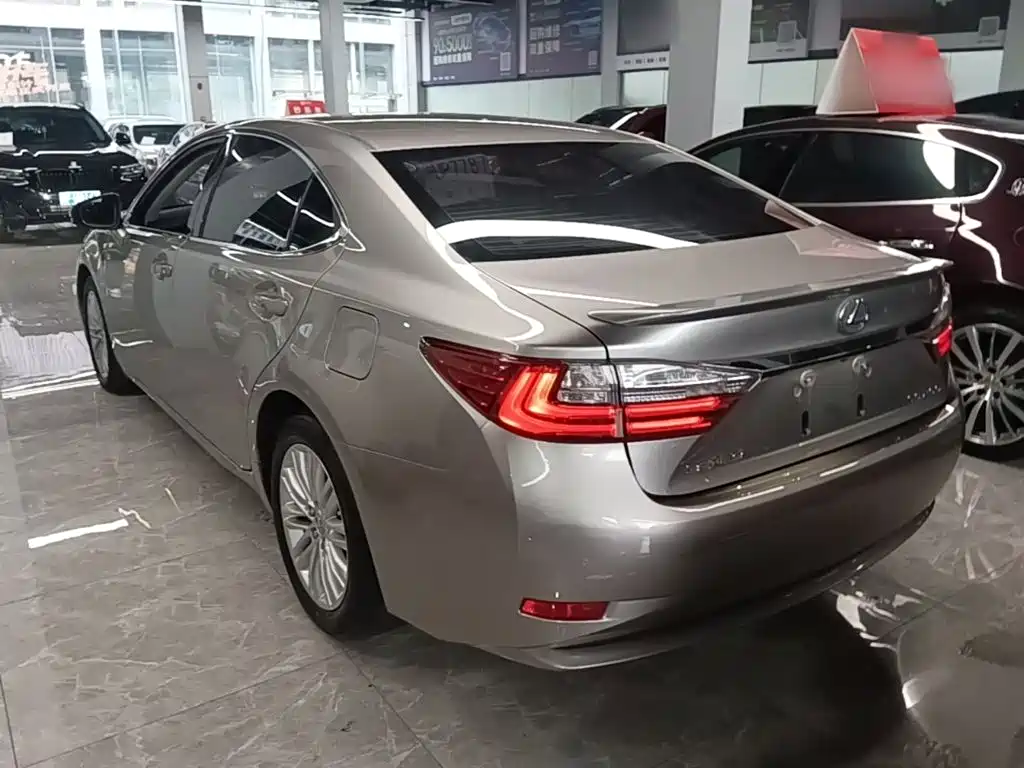Lexus ES 200 Elite