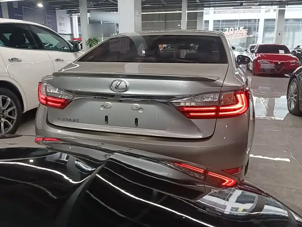 Lexus ES 200 Elite