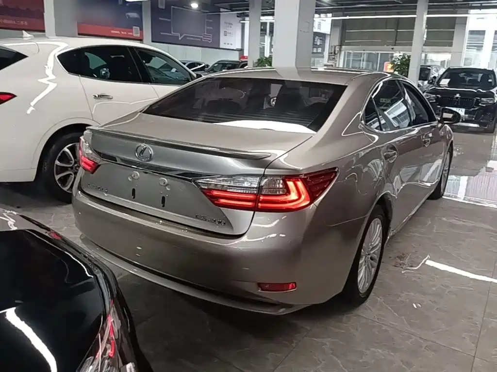 Lexus ES 200 Elite