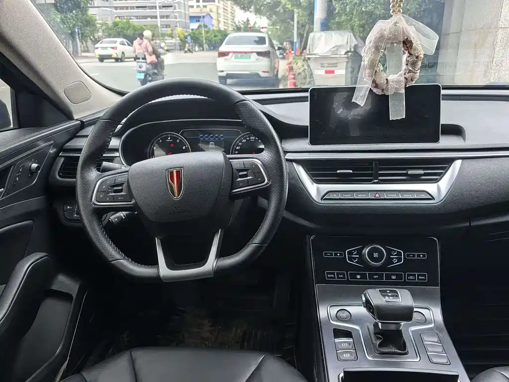 Hongqi H5 1.8 T Auto Connected Flagship Charm