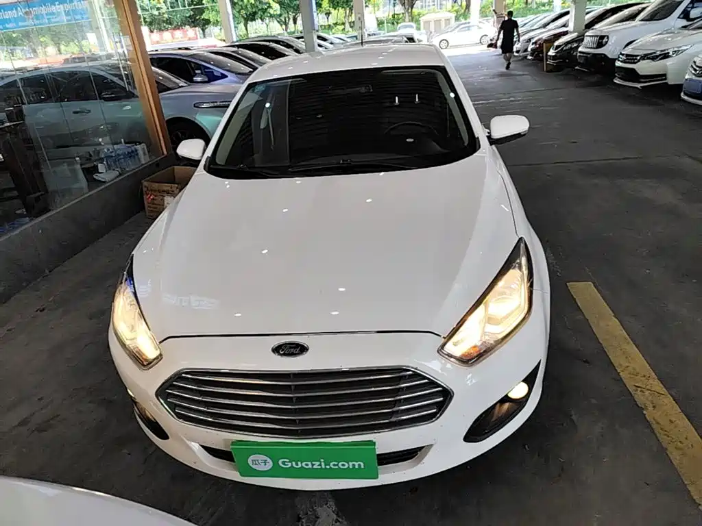 Escort 1.5 L Auto Comfort