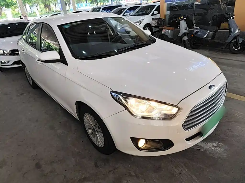 Escort 1.5 L Auto Comfort