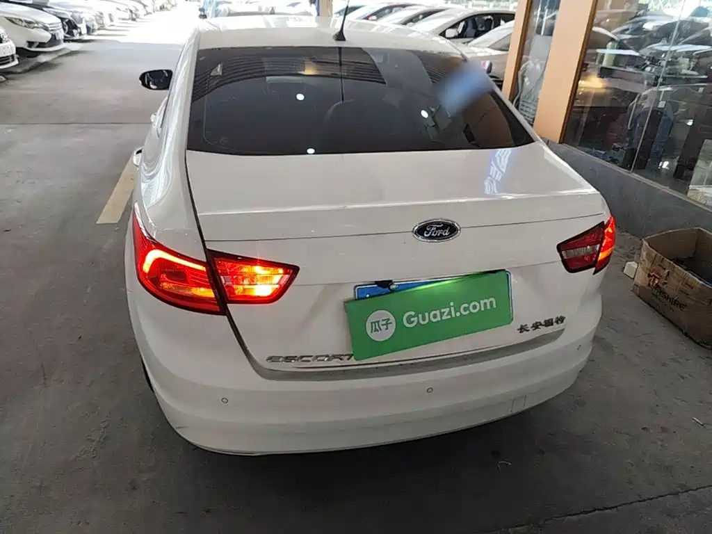 Escort 1.5 L Auto Comfort
