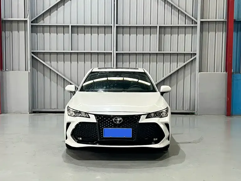 Toyota Avalon 2.0 L XLE Premium CN-VI