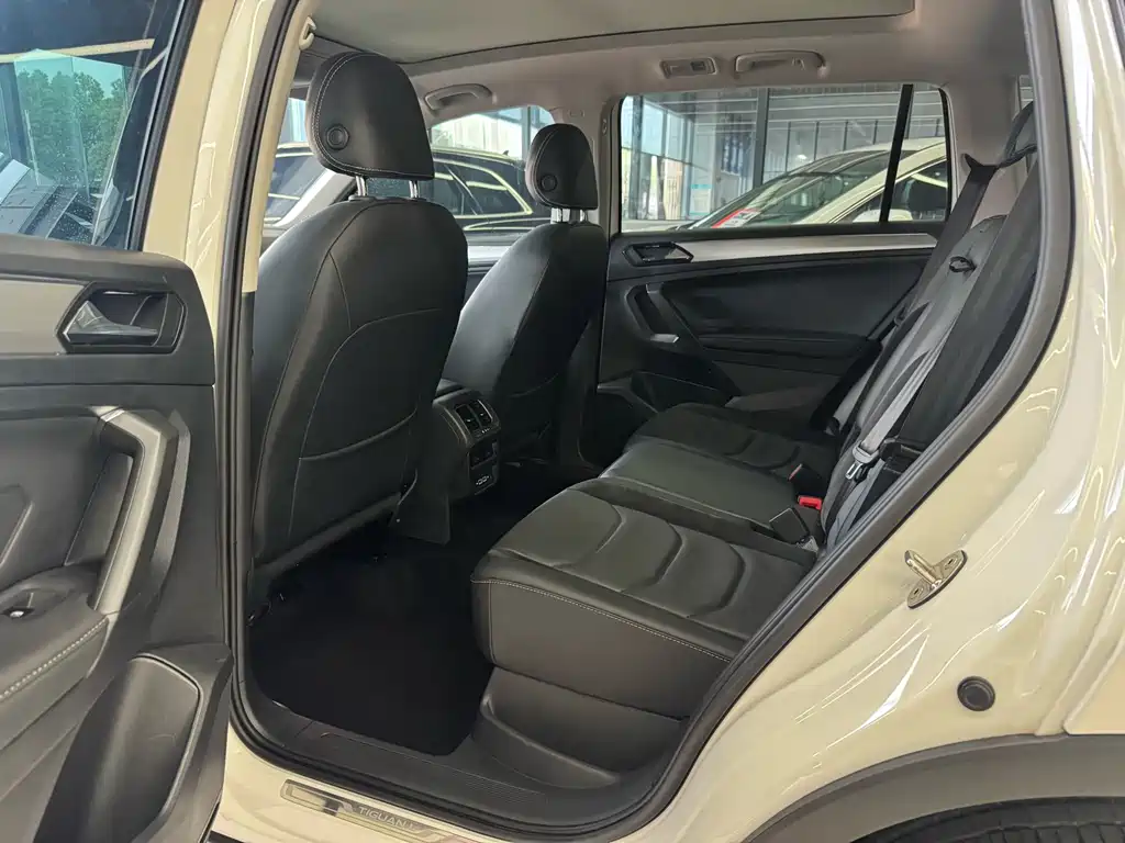 Tiguan L 330 TSI Auto 2 WD Smart Enjoyment