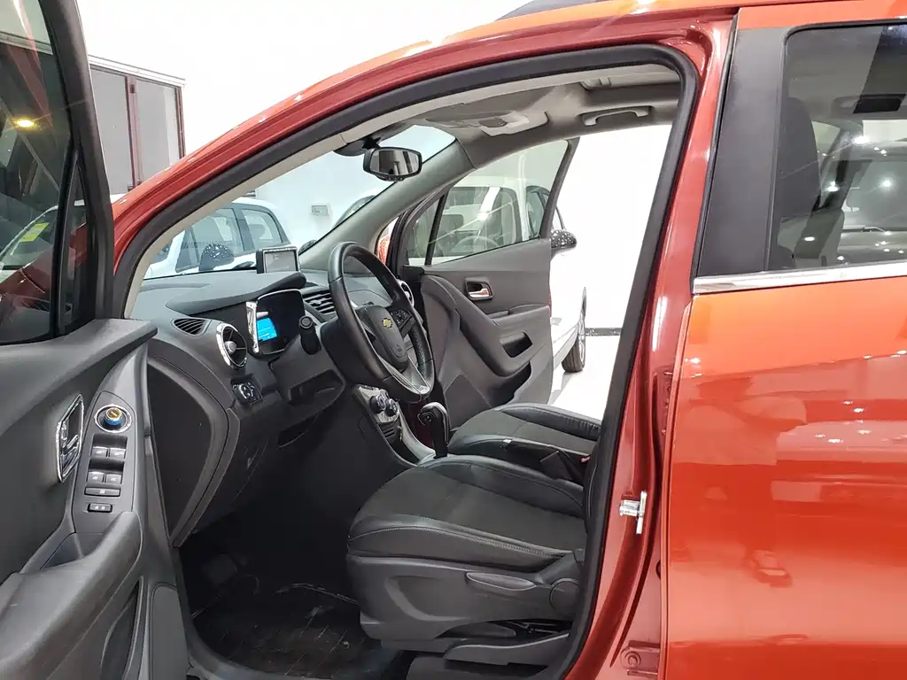 Tracker 1.4 T Auto 2 WD Luxury
