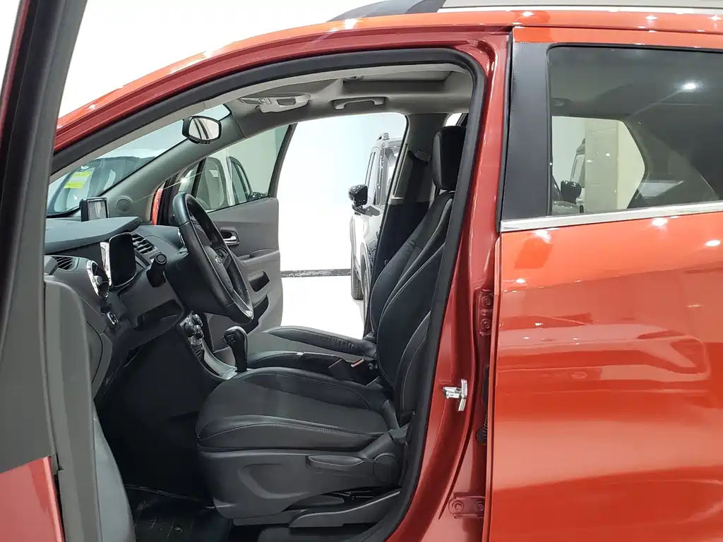 Tracker 1.4 T Auto 2 WD Luxury