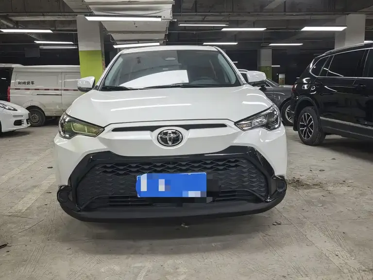 Toyota Frontlander 2.0 L CVT Leading