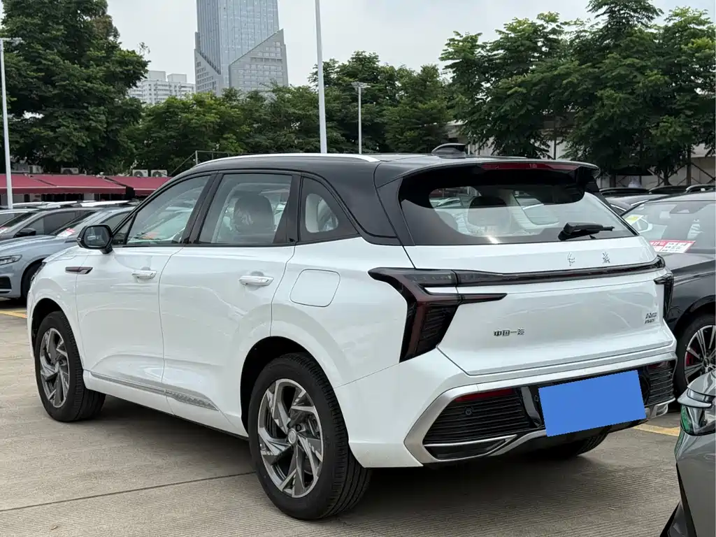 Hongqi HS3 PHEV 117 km Power Action PLUS