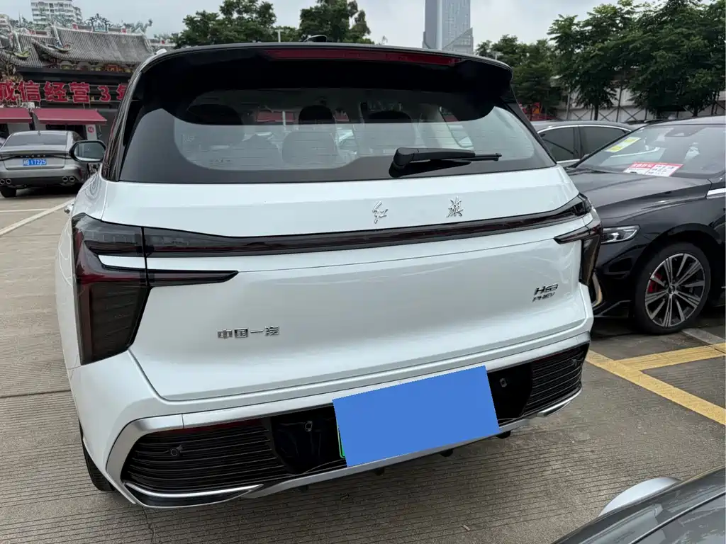 Hongqi HS3 PHEV 117 km Power Action PLUS