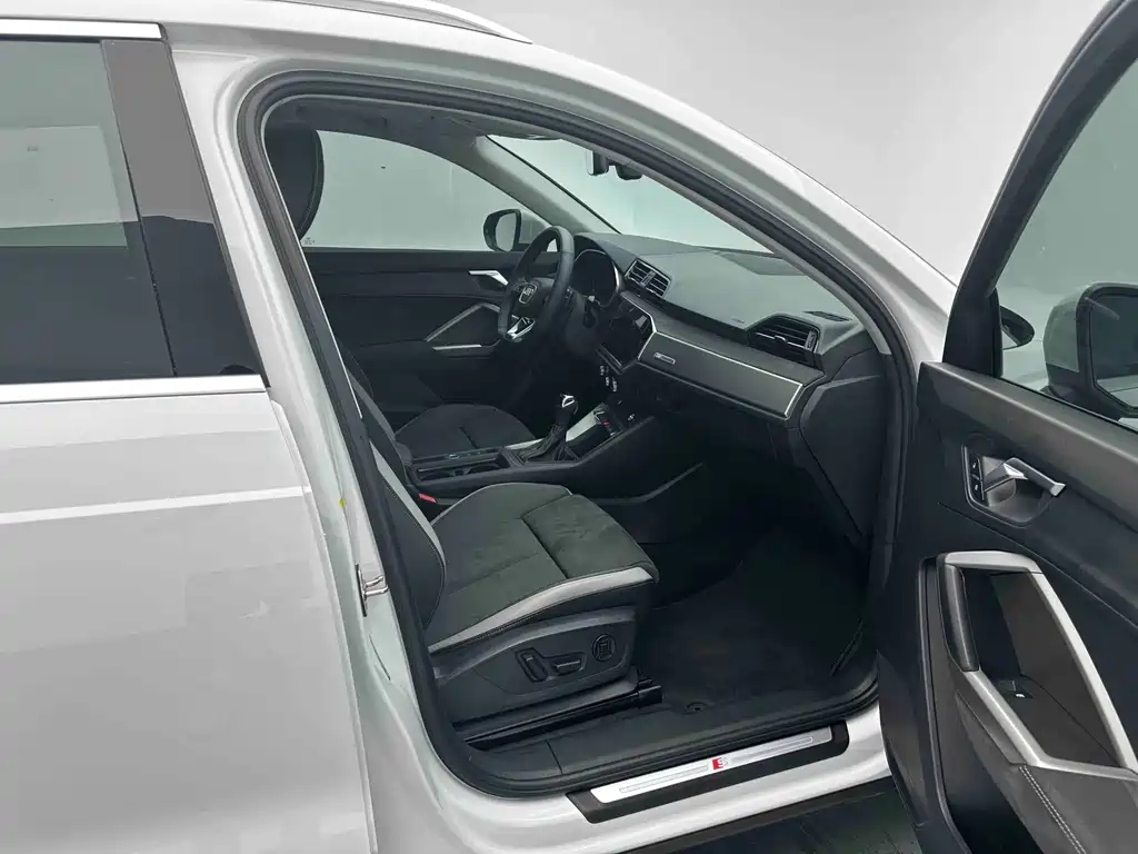 Audi Q3 35 TFSI Fashion Dynamic (1.4 T)