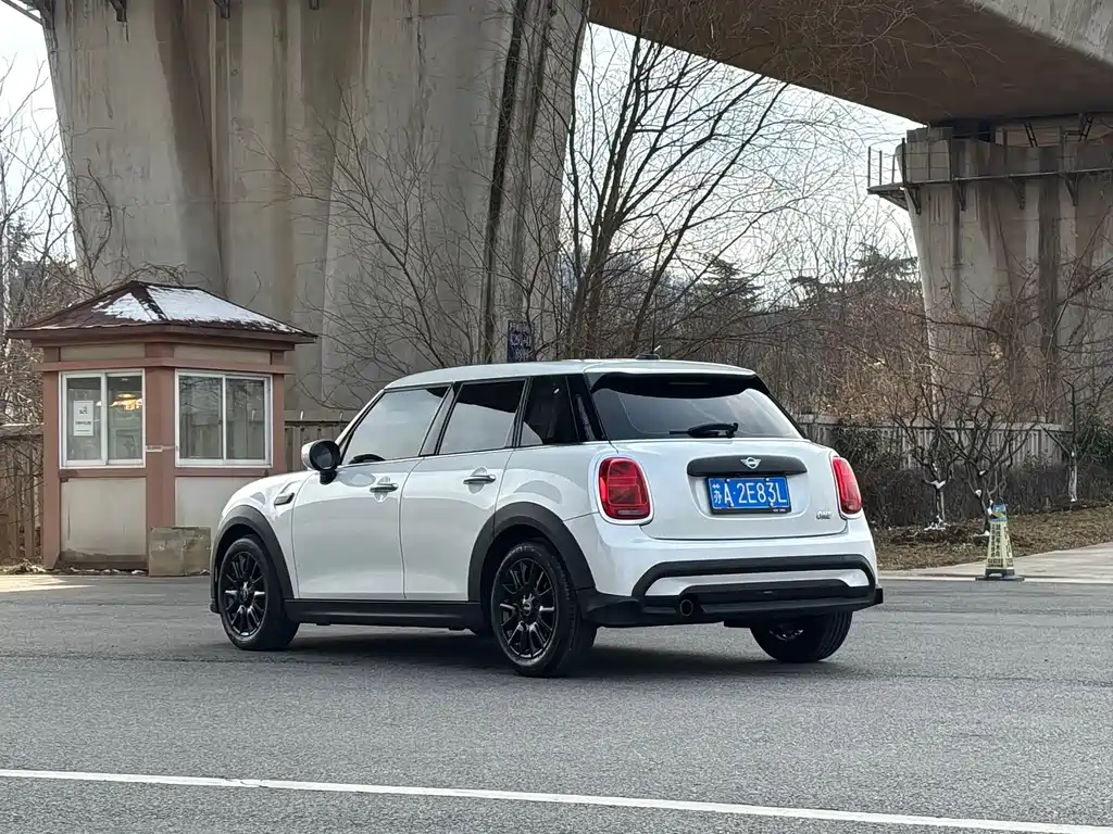 MINI 1.5 T ONE 5-door