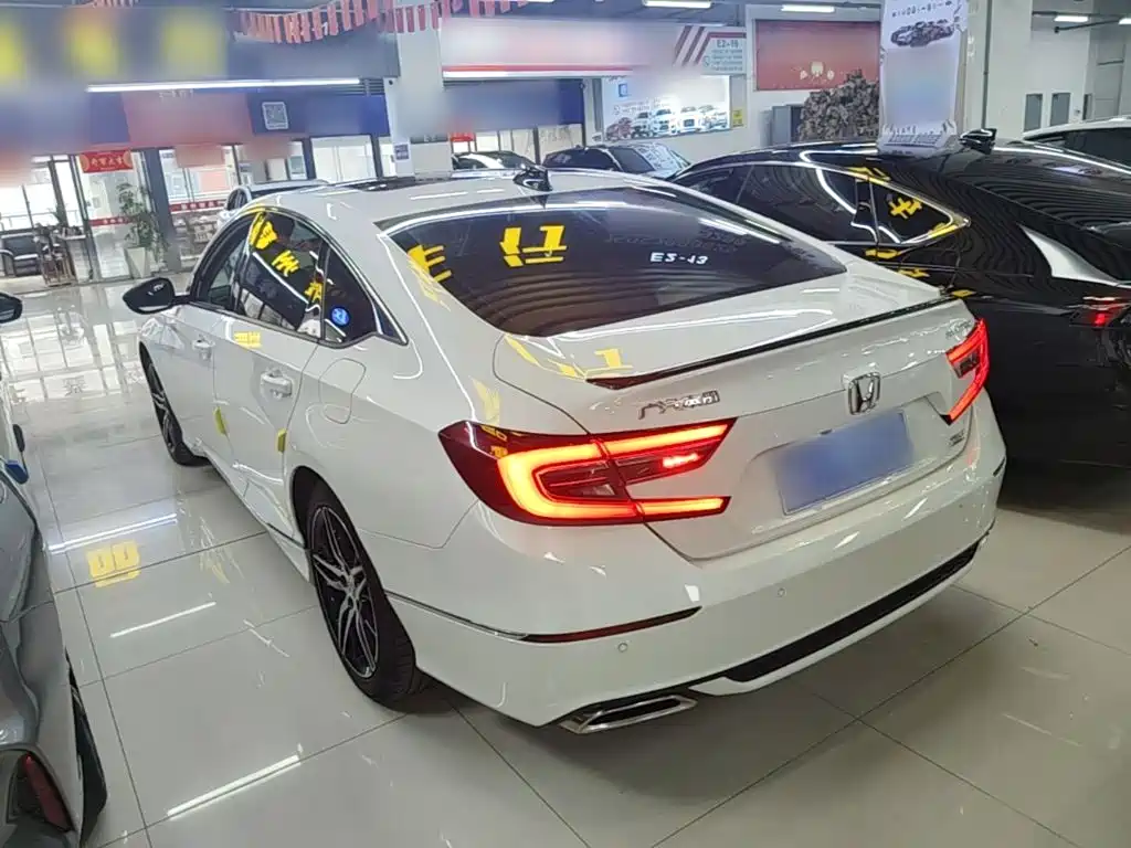 Accord 260 TURBO Phantom Night · Distinguished
