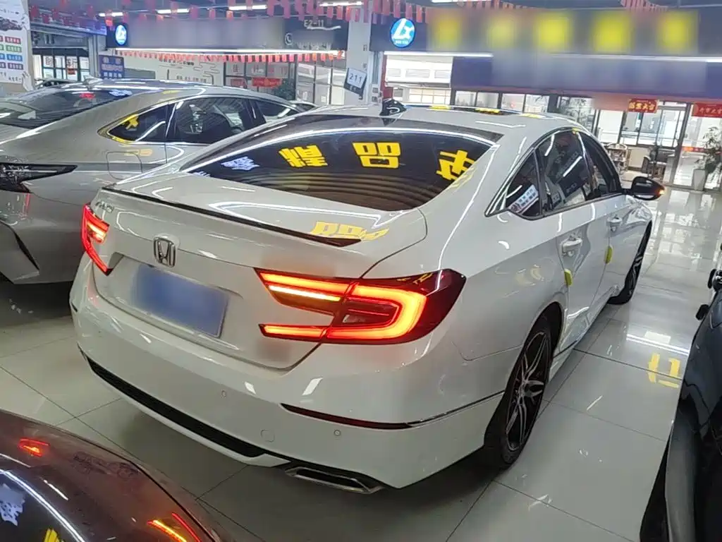 Accord 260 TURBO Phantom Night · Distinguished