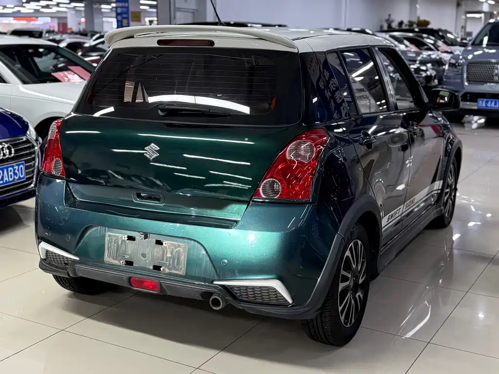 Swift 1.5 L Auto Fashion Cool Play