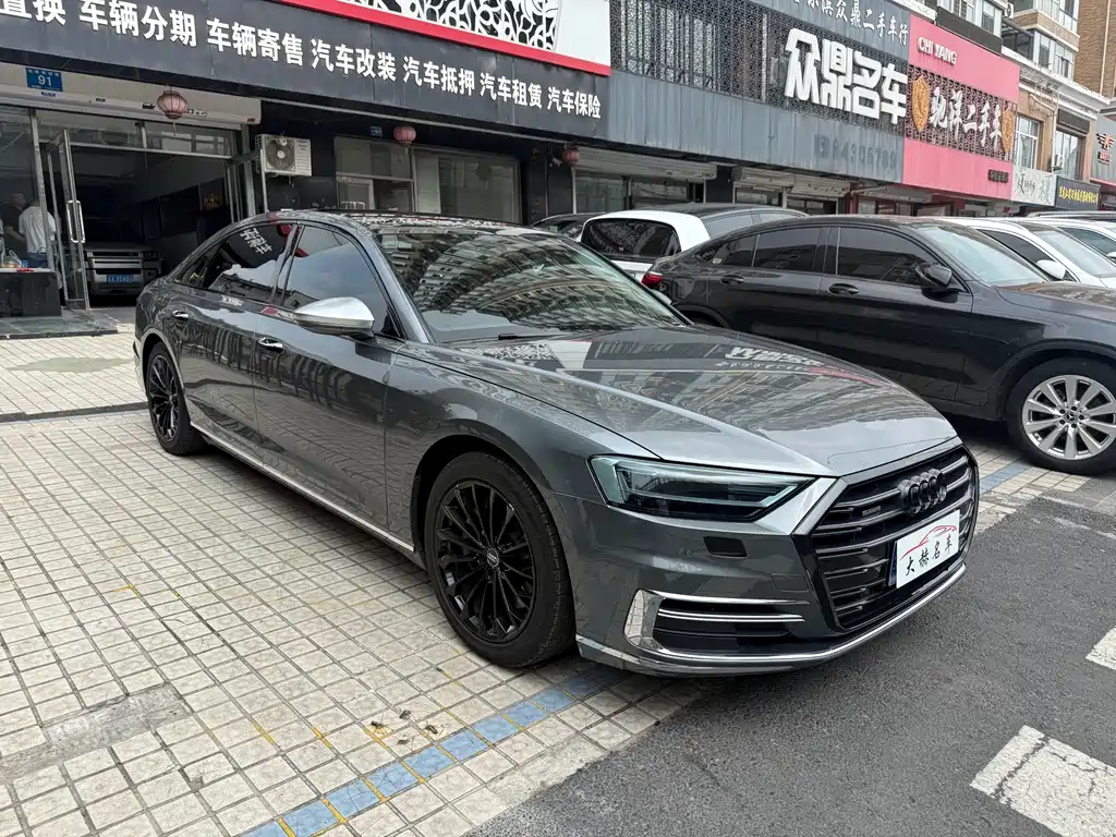Audi A8 A8 L 55 TFSI quattro Launch Elite