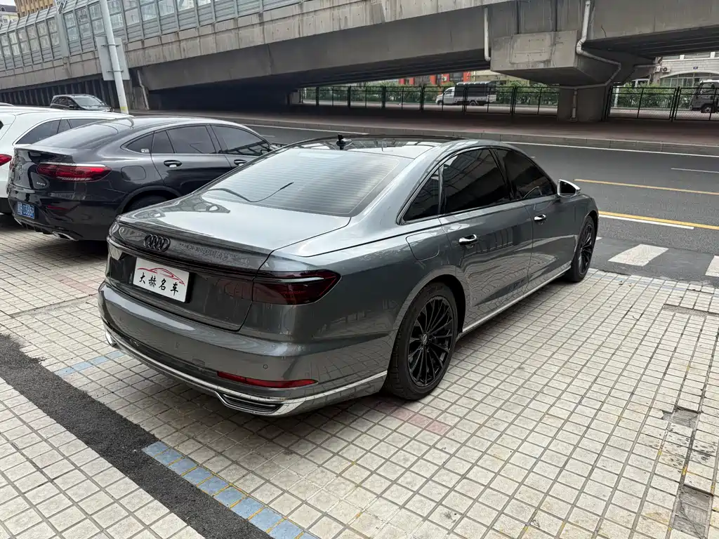 Audi A8 A8 L 55 TFSI quattro Launch Elite