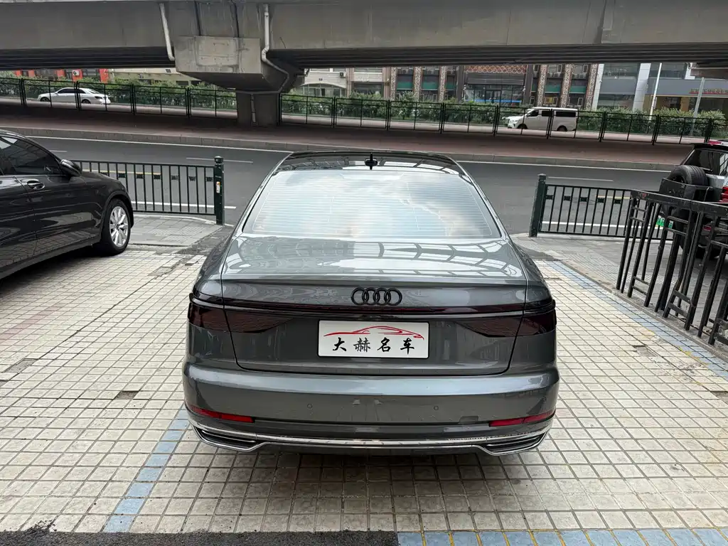 Audi A8 A8 L 55 TFSI quattro Launch Elite