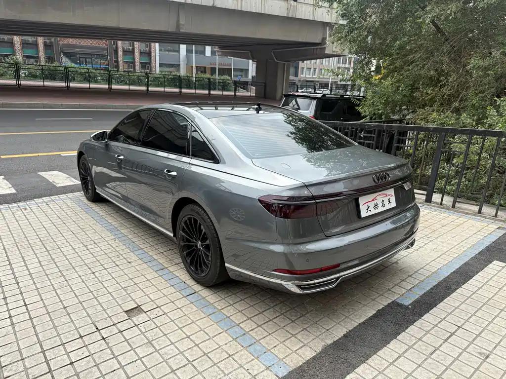 Audi A8 A8 L 55 TFSI quattro Launch Elite
