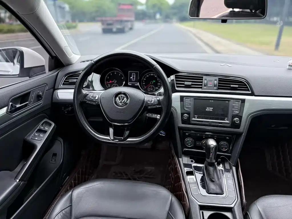 Lamando 280 TSI DSG Comfort