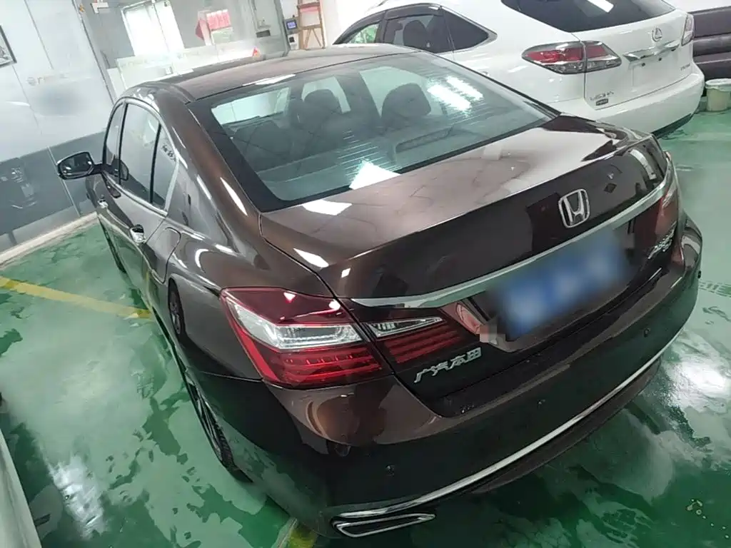 Accord 2.4 L Luxury