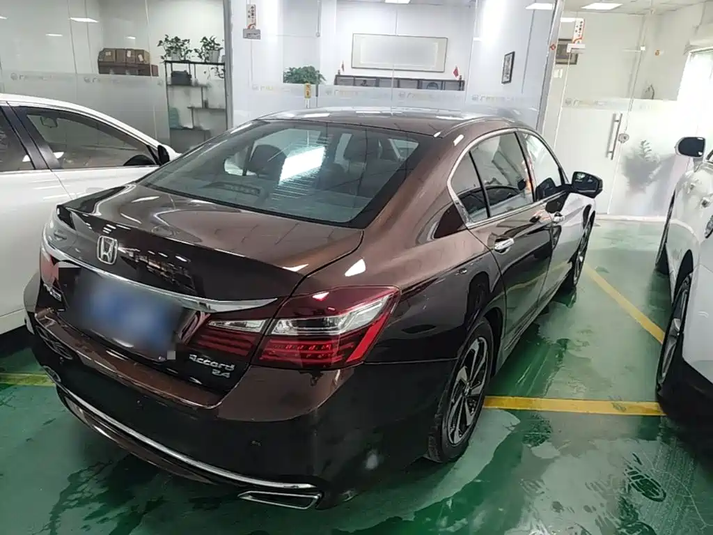 Accord 2.4 L Luxury