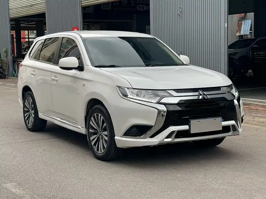 Outlander 欧蓝德 2020款 2.0 L 两驱畅行版 5座