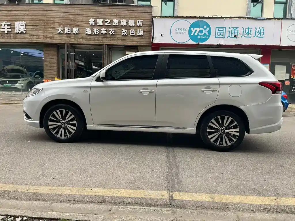 Outlander 欧蓝德 2020款 2.0 L 两驱畅行版 5座