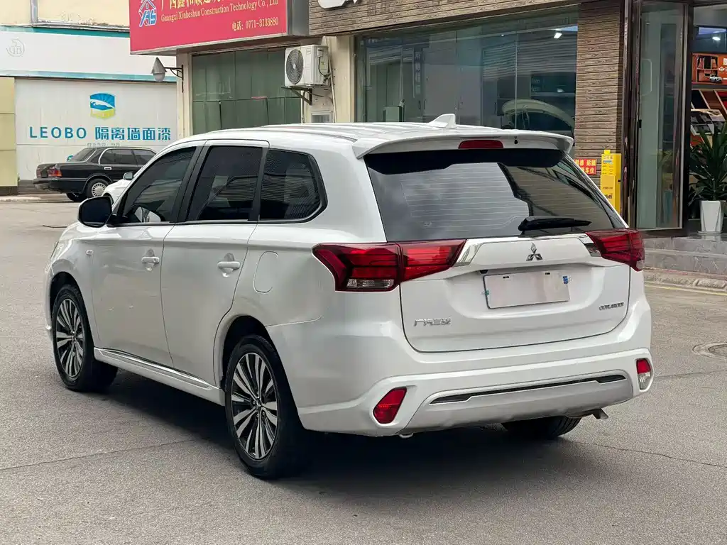 Outlander 欧蓝德 2020款 2.0 L 两驱畅行版 5座