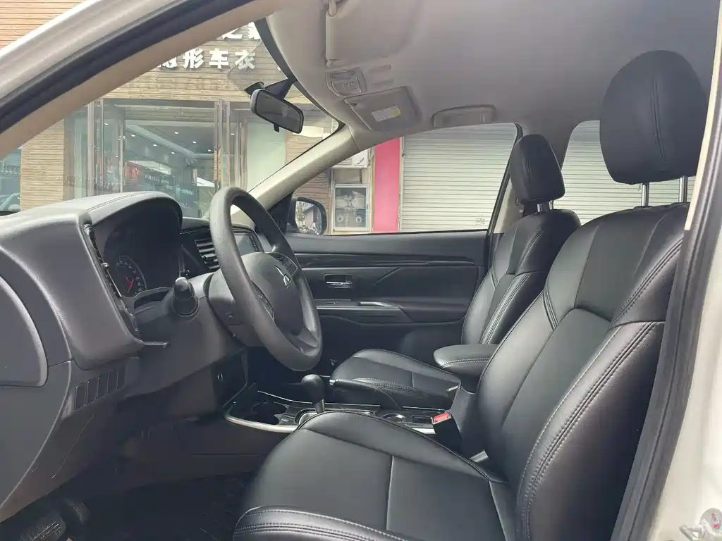 Outlander 欧蓝德 2020款 2.0 L 两驱畅行版 5座