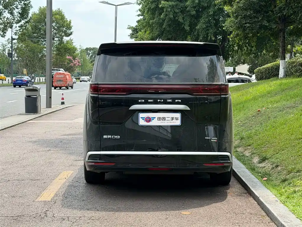 Denza D9 DM-i Smart Drive 1020 4 WD Honored