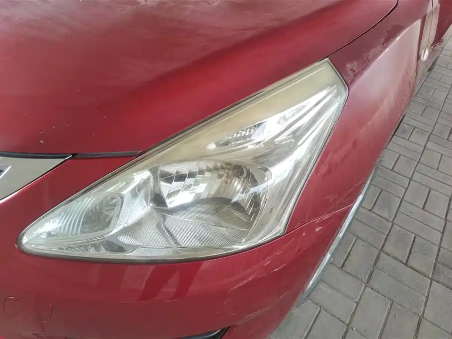 Tiida 1.6 L CVT Intelligent