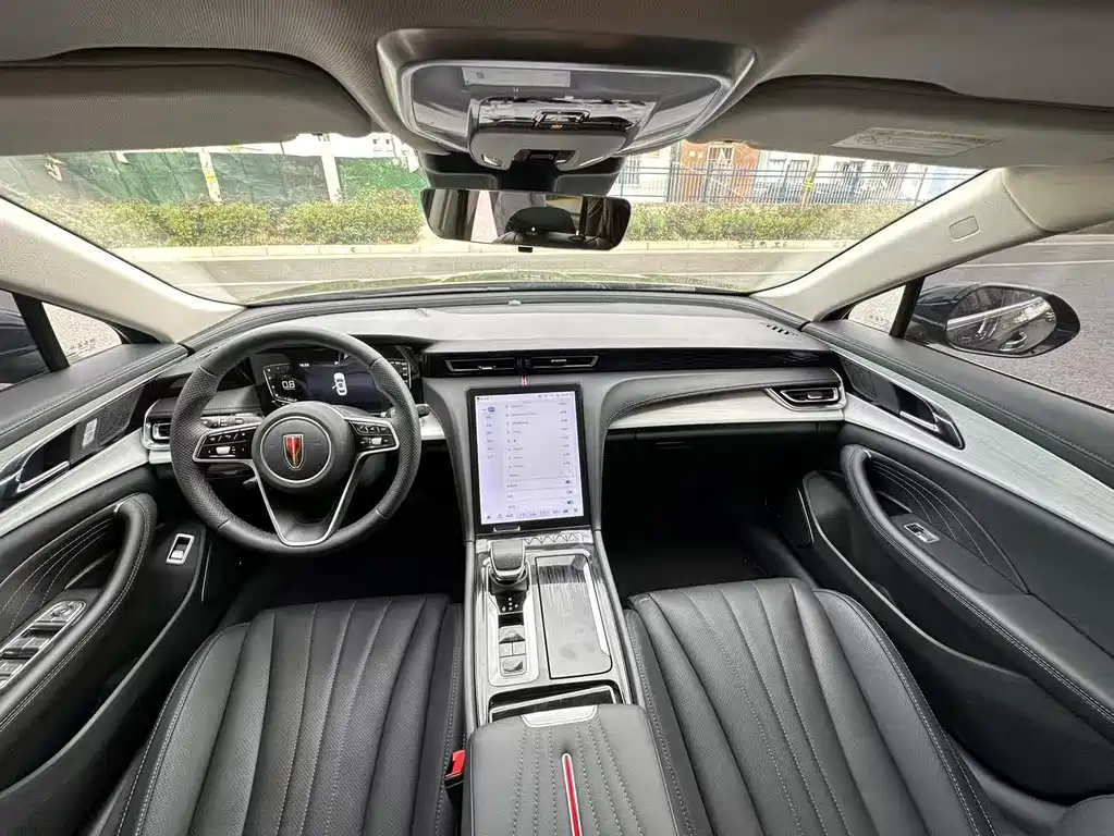 Hongqi H5 1.5 T DCT Flagship Charm