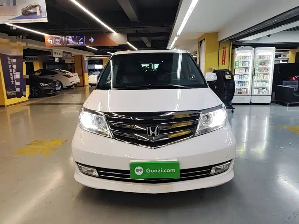 Elysion 2.4 L VTi-S Distinguished