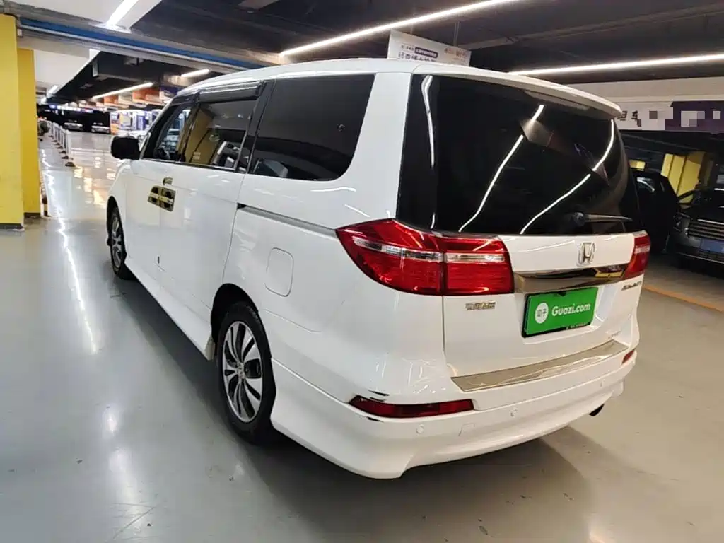 Elysion 2.4 L VTi-S Distinguished