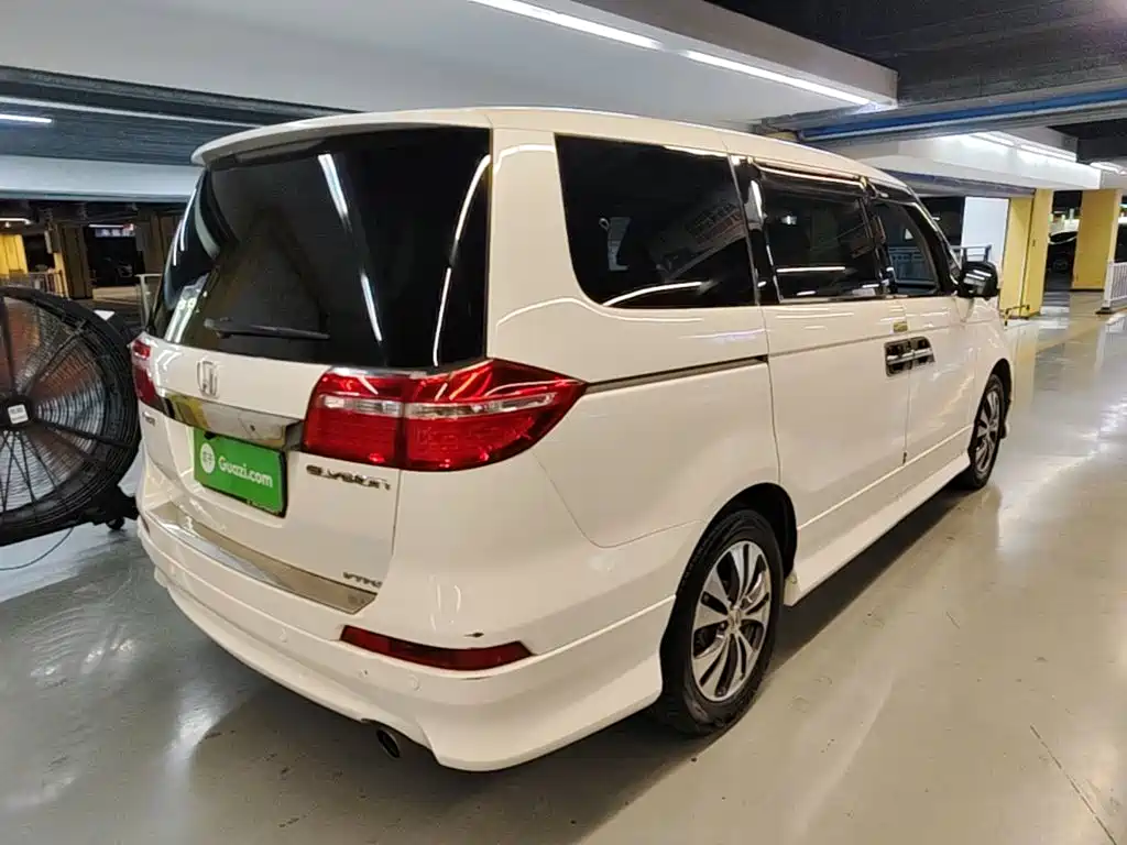 Elysion 2.4 L VTi-S Distinguished