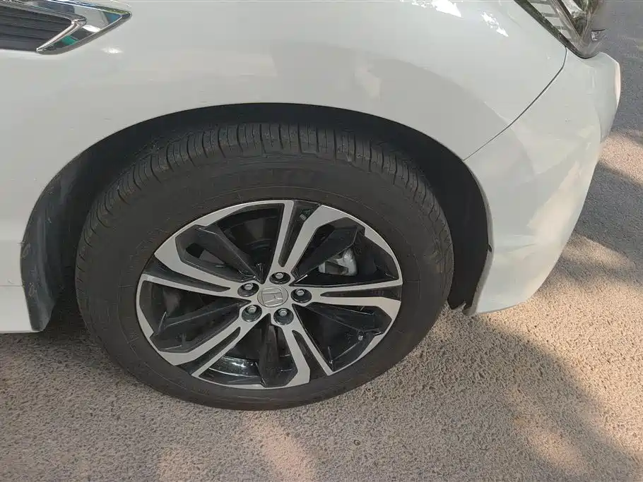 Honda UR-V 370 TURBO 4 WD Premium CN-V