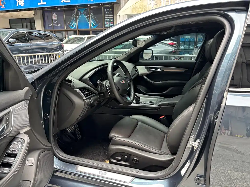 Cadillac CT5 Facelift 28 T Leading Sport
