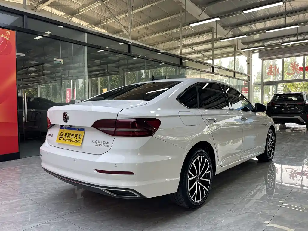 Lavida 280 TSI DSG Luxury