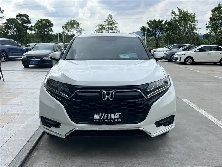 Honda UR-V 370 TURBO 2 WD Graceful