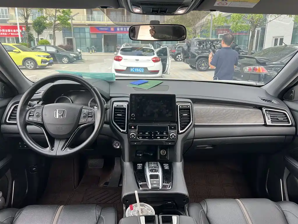 Honda UR-V 370 TURBO 2 WD Graceful
